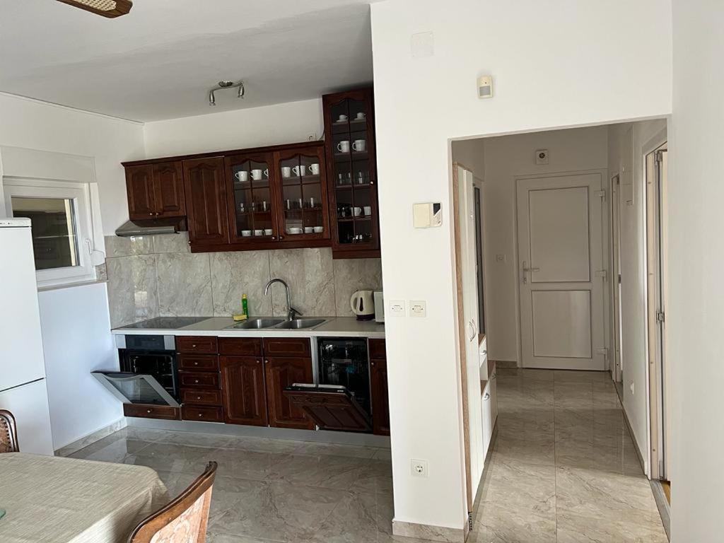 Apartment With 2 Balconies And Sea View Omiš Kültér fotó
