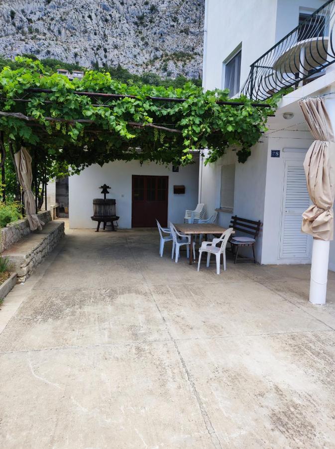 Apartment With 2 Balconies And Sea View Omiš Kültér fotó