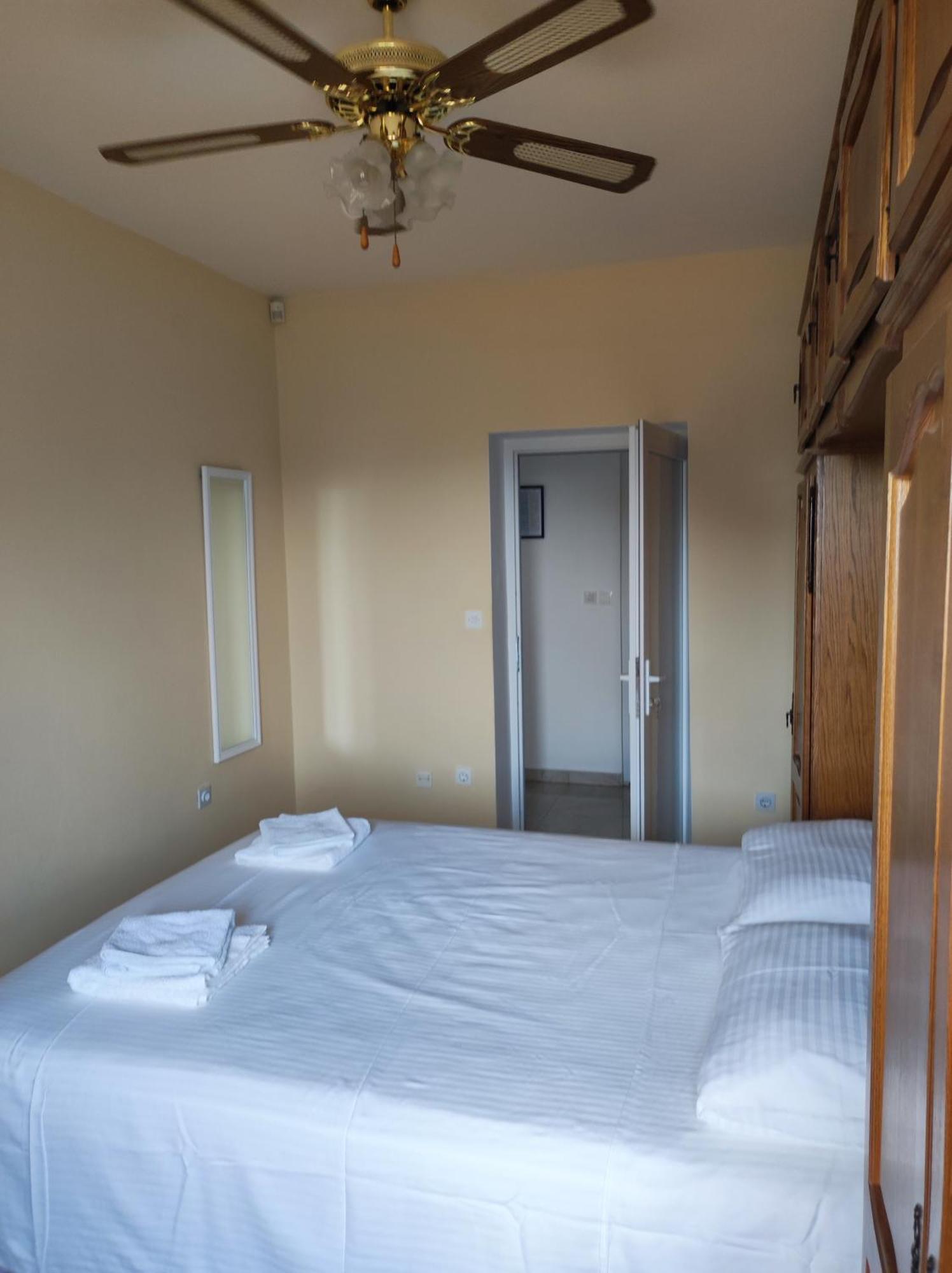 Apartment With 2 Balconies And Sea View Omiš Szoba fotó